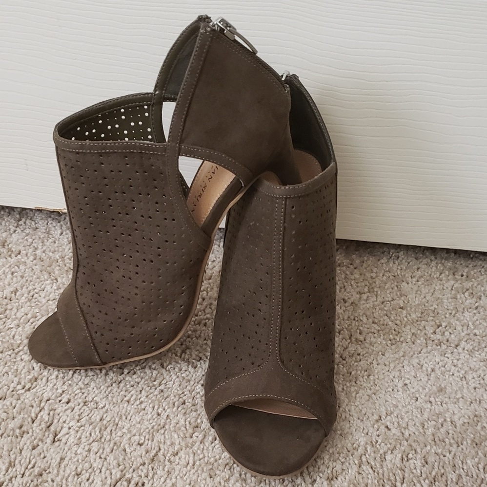 Never worn